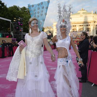 Die schrägsten Kostüme am Life Ball