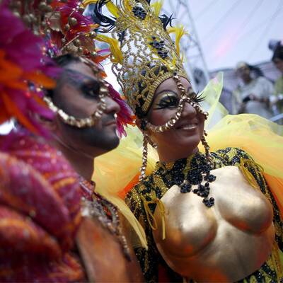Die schrägsten Kostüme am Life Ball
