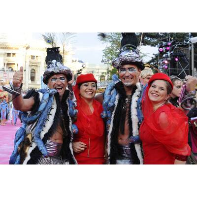 Die schrägsten Kostüme am Life Ball