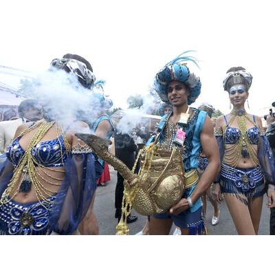 Die schrägsten Kostüme am Life Ball