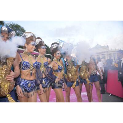 Die schrägsten Kostüme am Life Ball