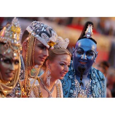 Die schrägsten Kostüme am Life Ball