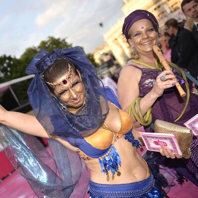 Die schrägsten Kostüme am Life Ball