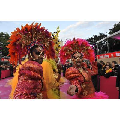 Die schrägsten Kostüme am Life Ball