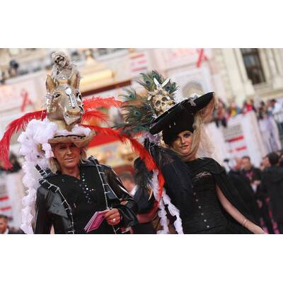 Die schrägsten Kostüme am Life Ball