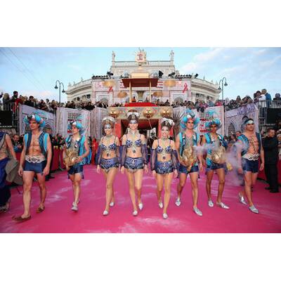 Die schrägsten Kostüme am Life Ball