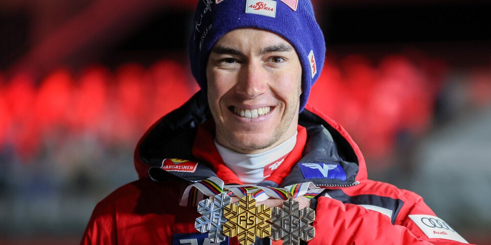 Erfolgsgarant: Ein stolzer Stefan Kraft mit seiner Edelmetall-Ausbeute