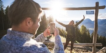 Almrosen mit Blick ins Inntal