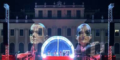 Kraftwerk lieferten gro&szlig;es Konzert-Kino vor Sch&ouml;nbrunn