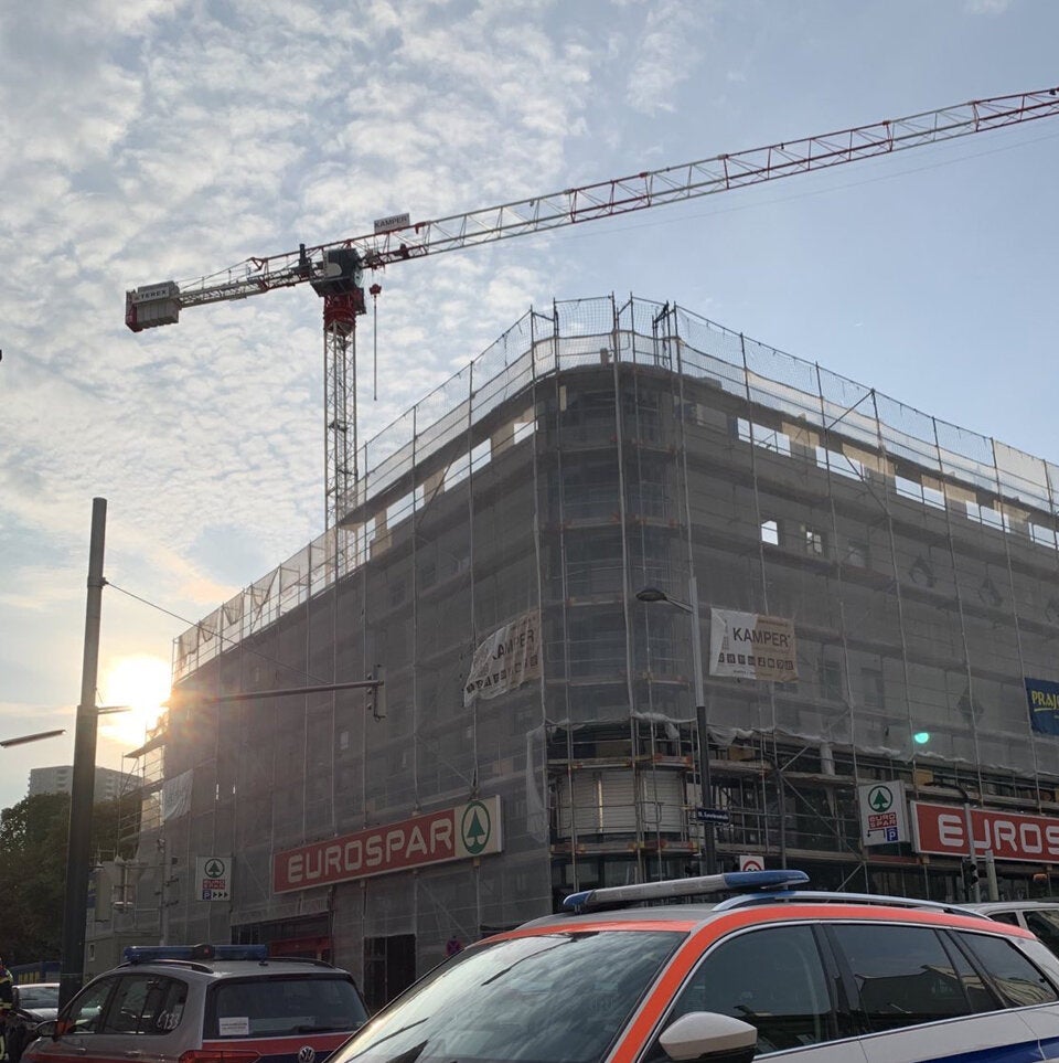 Wasserrohrbruch: Baukran droht umzustürzen