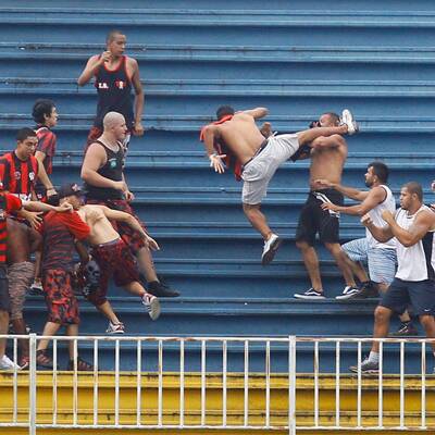 Fan-Krawalle schockieren WM-Gastgeber