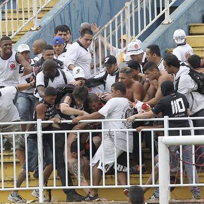 Fan-Krawalle schockieren WM-Gastgeber