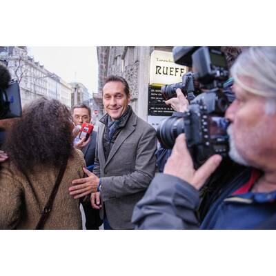 Strache ruft zur Sondersitzung