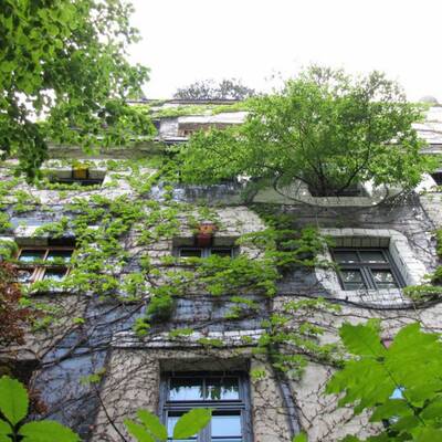 Rihanna - Queen of Downloads