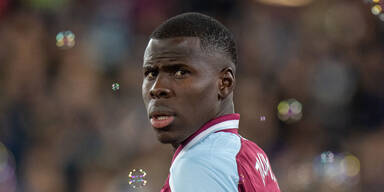 Premier-League-Star tritt seine Katze durch die K&uuml;che