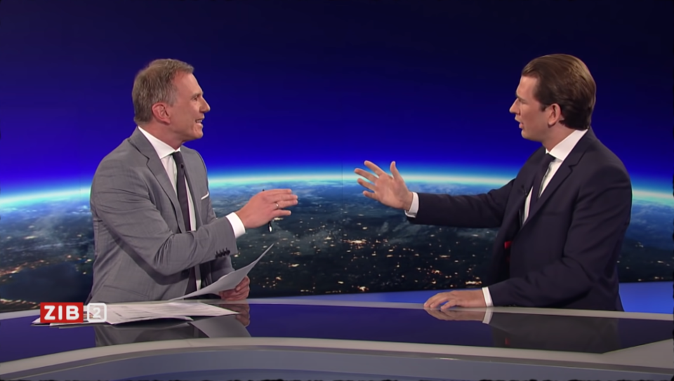 Kurz und Wolf spielen Schere, Stein, Papier