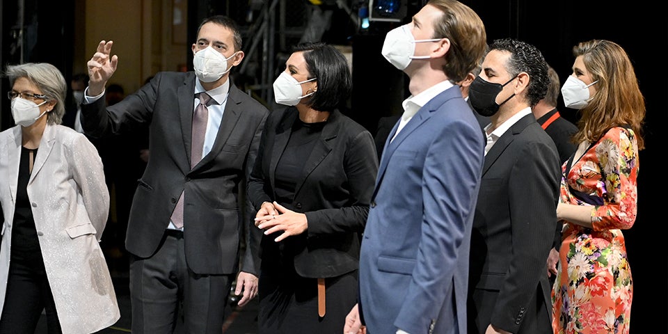 Regierung besucht Staatsoper bei Kulturöffnugen
