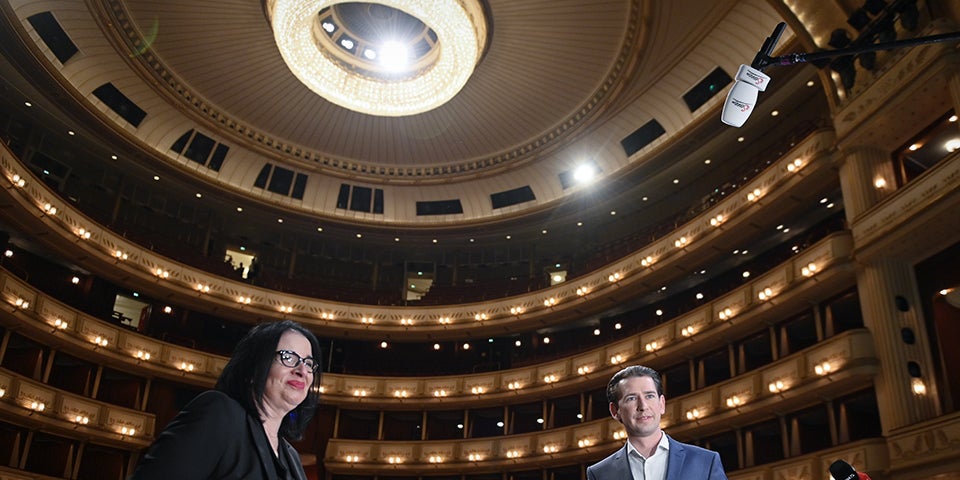 Regierung besucht Staatsoper bei Kulturöffnugen