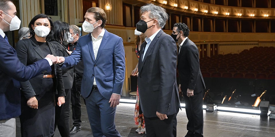Regierung besucht Staatsoper bei Kulturöffnugen