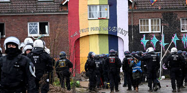 L&uuml;tzerath: Aktivisten verschanzen sich in Tunnel