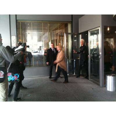 Richard Lugner holt Brigitte Nielsen im Hotel ab