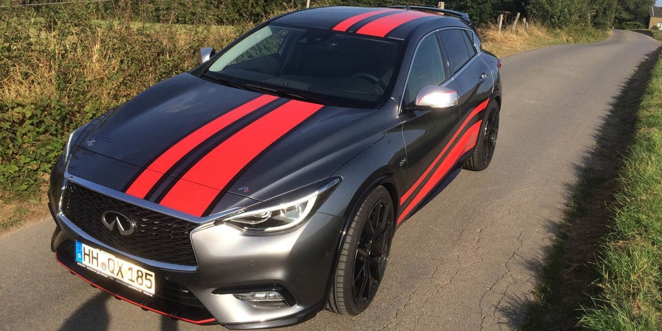 Nachgeschärfter Infiniti Q30 fällt auf