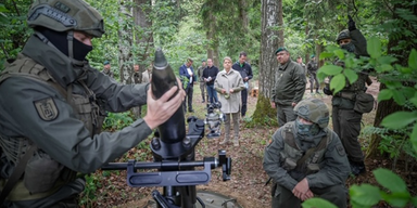 Verteidigungsministerin Tanner auf Truppenbesuch in Amstetten