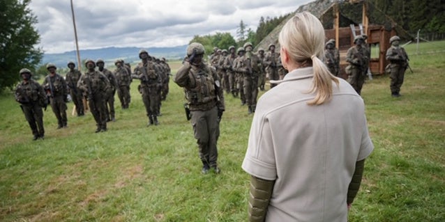 Verteidigungsministerin Tanner auf Truppenbesuch in Amstetten