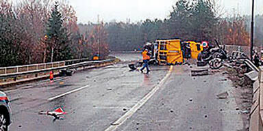 Gefahrgut-Transporter legte Autobahn lahm