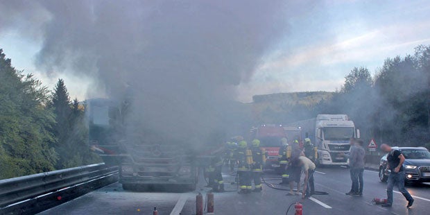 LKW-Brand auf A21: Helden verhindern Inferno