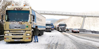 Schneefall richtet schon wieder Chaos an