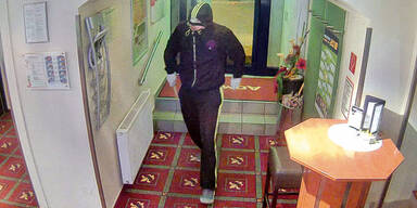 Polizei jagt diesen 2-Meter-Mann