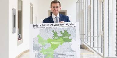 LR Achleitner zeigt Gr&uuml;nzonengebiete