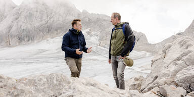 LR Kaineder mit Gletscherforscher