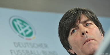 L&ouml;w l&auml;sst sich mit Nominierung Zeit