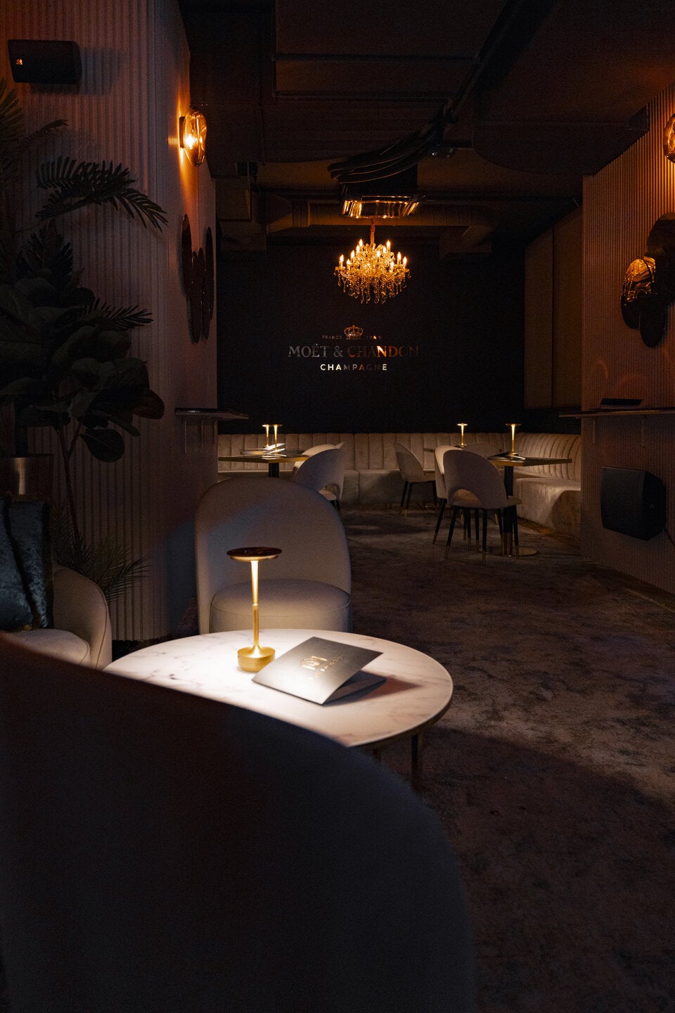 Neue Szene-Bar im Herzen Wiens: La Dorée feiert glanzvolle Eröffnung