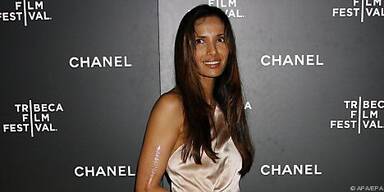 Lakshmi mag sich am liebsten nackt