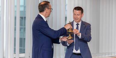 Klubobmann Hackl l&auml;utet eine neue &Auml;ra f&uuml;r die VPN&Ouml; ein