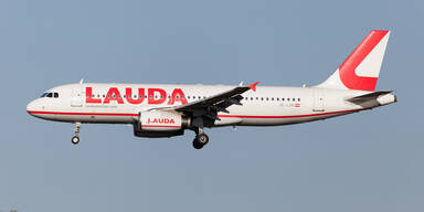 Wirbel um Laudamotion: Mussten Mitarbeiter Bargeld transportieren? | Bis zu 60.000 Euro pro Flug