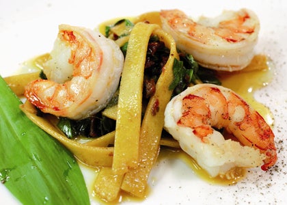 Lauwarmer Nudelsalat mit Garnelen von Andy und Alex