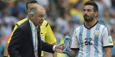 Gaucho-Star Lavezzi bespritzt seinen Coach