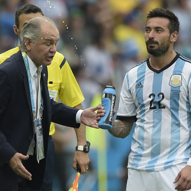 Gaucho-Star Lavezzi bespritzt seinen Coach