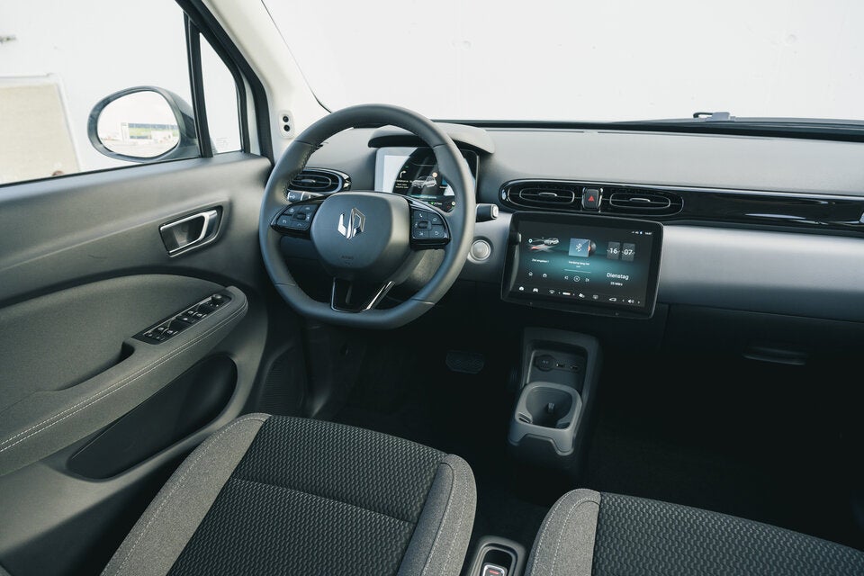 8,6-Zoll-LCD-Display, und 10,1-Zoll-Touchscreen.