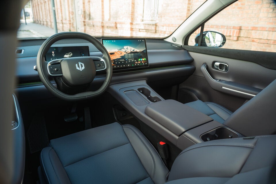 10,5-Zoll-Fahrerdisplay & 14,6-Zoll-Touchscreen.