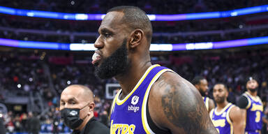 LeBron James schl&auml;gt Gegner blutig