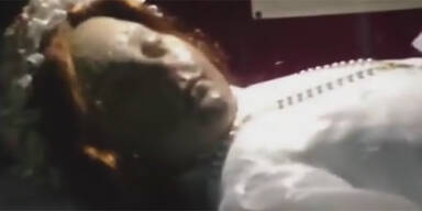 Leiche &ouml;ffnet Augen