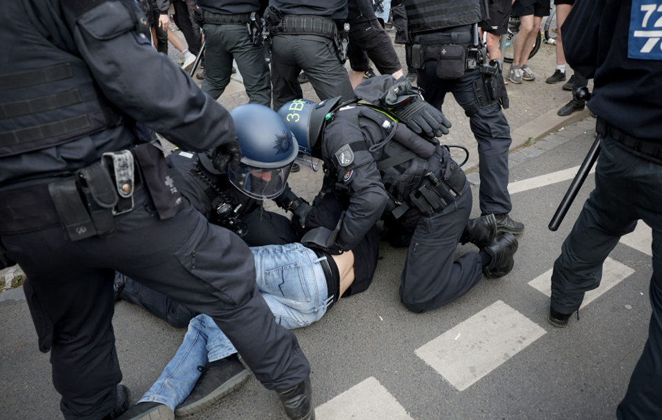 Schwere Krawalle in Leipzig nach Verurteilung von Lina E.