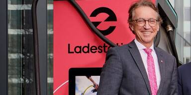 Energie AG CEO Leonhard Schitter (li.)