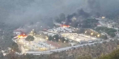 Tausende fliehen vor Feuer-Inferno in Flüchtlingslager
