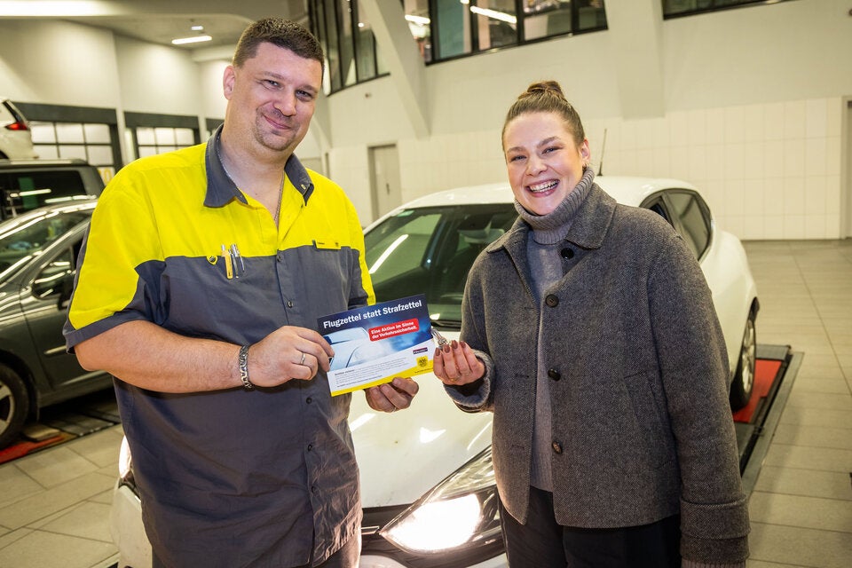 Keine Strafzettel: ÖAMTC ersetzt defekte Glühbirnen bei Polizeikontrolle